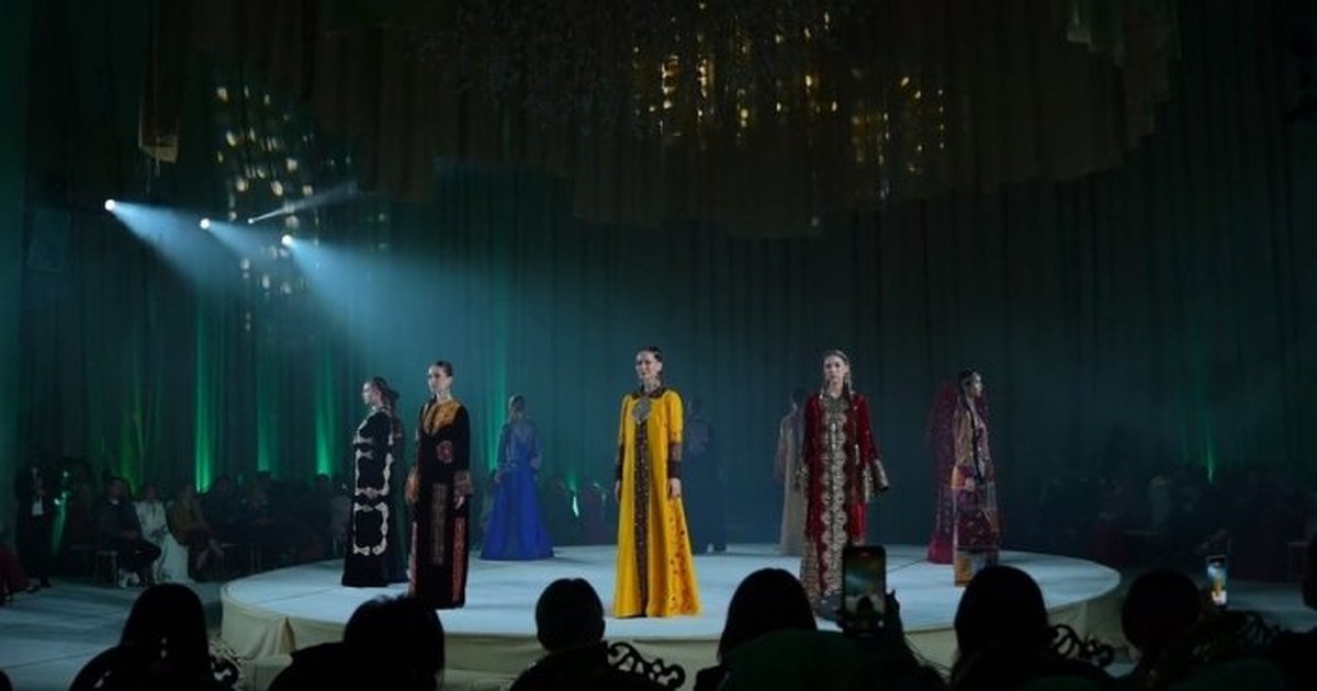 Ashgabat Fashion Show: туркменские дизайнеры объединили традиции и современную моду